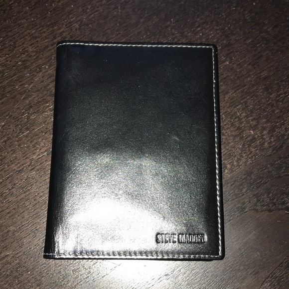 Steve Madden Handbags - Steve Madden RFID Bi-fold Wallet